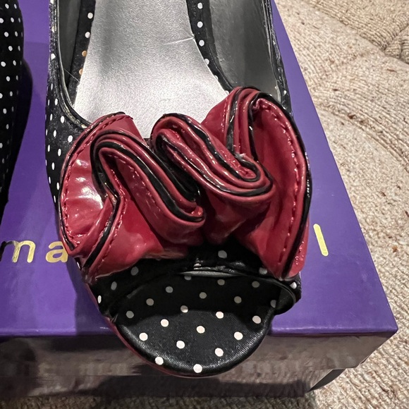 Madden Girl black polka dot pumps with maroon contrast heels. Size 10. - Picture 6 of 6